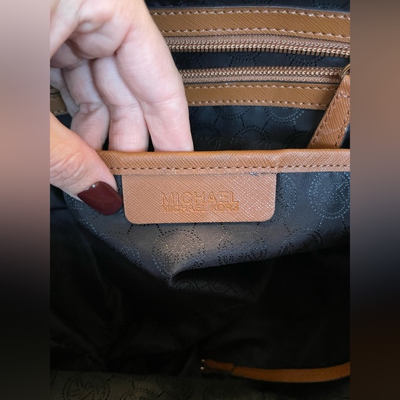 MICHAEL KORS Saffiano Leather Trimmed Nylon Large Shoulder Bag Black Tan - Picture 5 of 15